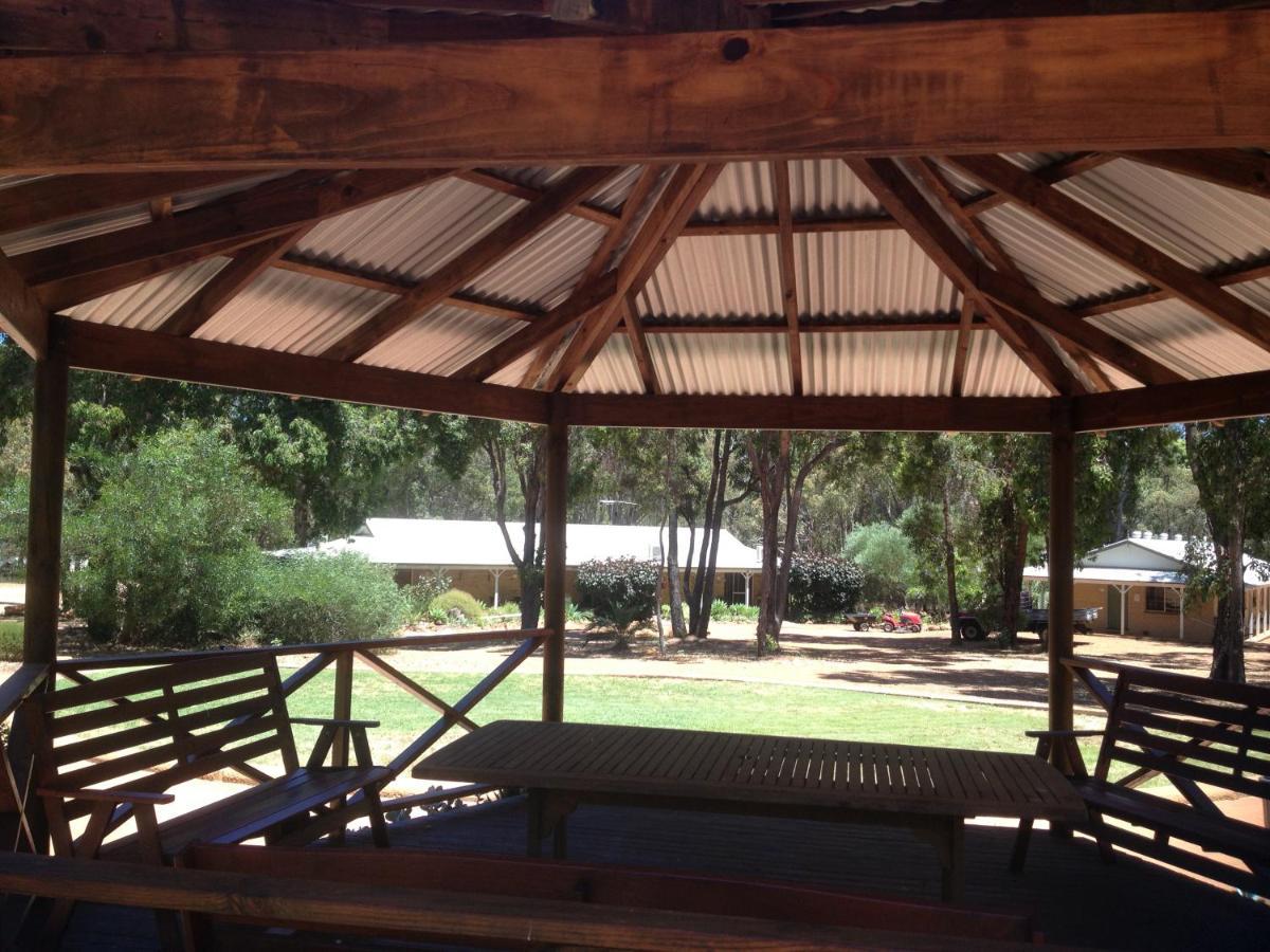 Travellers Rest Motel Mundaring Extérieur photo